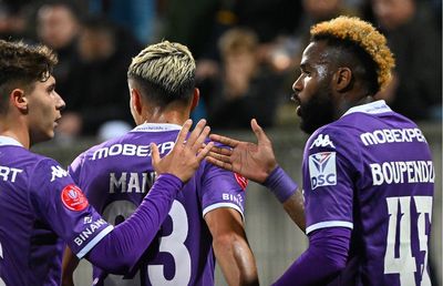 Pe ce s-a bazat Aaron Boupendza când a refuzat să revină din Dubai cu Rapidul » Regula pe care cluburile din România au încercat să le-o ascundă fotbaliștilor