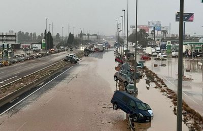 Mărturiile zguduitoare ale unui campion mondial din România, care locuiește în Valencia: „Soția mea a fugit cu jumătate de roată în apă, cu 20 de minute înainte de furtună!” » Scene ireale în supermarket: „Au luat și biscuiții de câini”