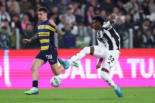 Dennis Man a scos untul din Juan David Cabal în meciul Juventus - Parma 2-2 / Foto: Imago