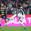 Dennis Man a scos untul din Juan David Cabal în meciul Juventus - Parma 2-2 / Foto: Imago