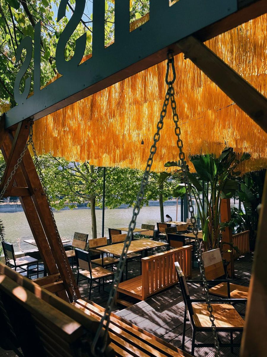 Dinamo, în afara terenului: fotbaliștii „câinilor roșii” s-au relaxat la Naked Kitchen & Beach Bar – Rooftop Garden, în centrul Capitalei