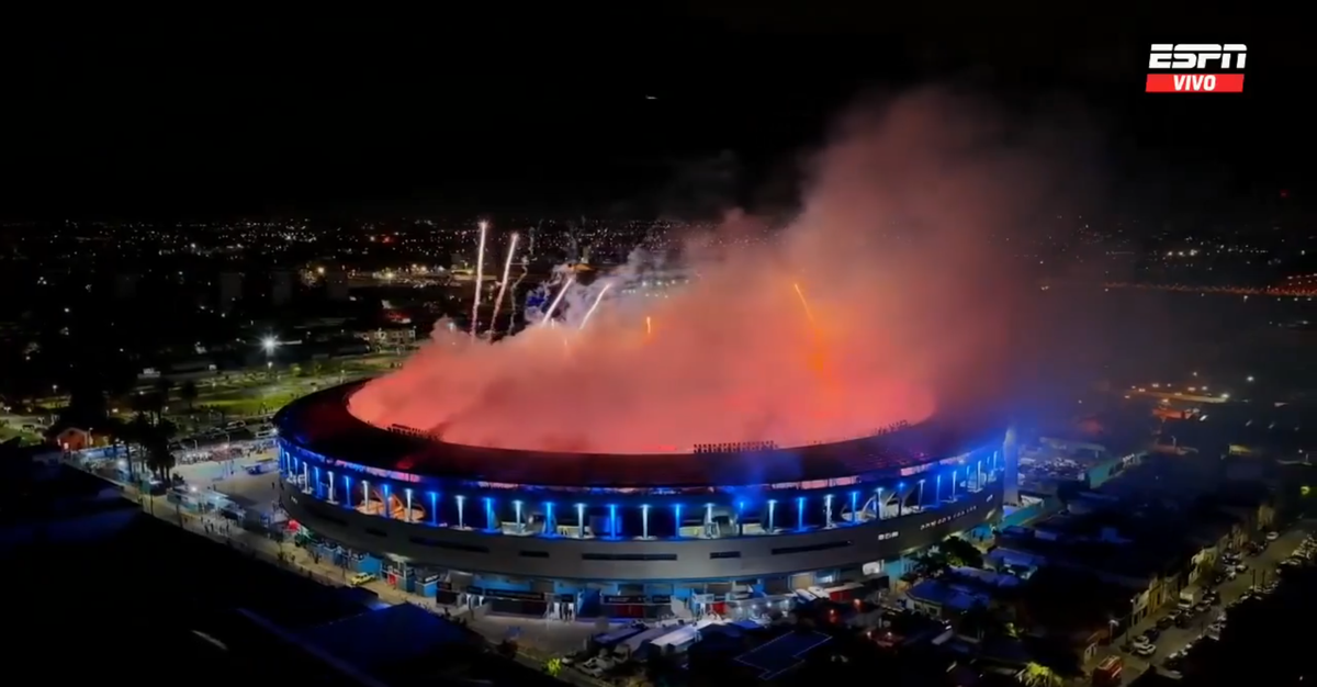 Spectacol în tribune, dramă pe teren » Semifinalele din Copa Libertadores nu au dezamăgit: show electrizant cu sute de torțe și o remontada de neuitat