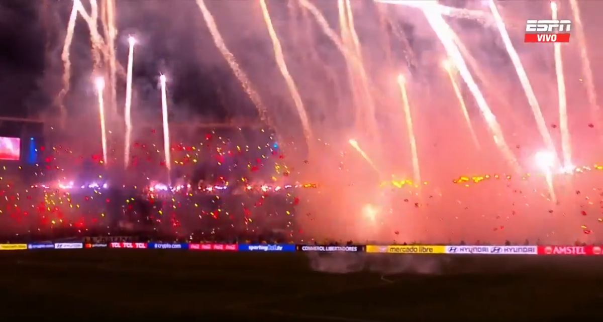 Spectacol în tribune, dramă pe teren » Semifinalele din Copa Libertadores nu au dezamăgit: show electrizant cu sute de torțe și o remontada de neuitat