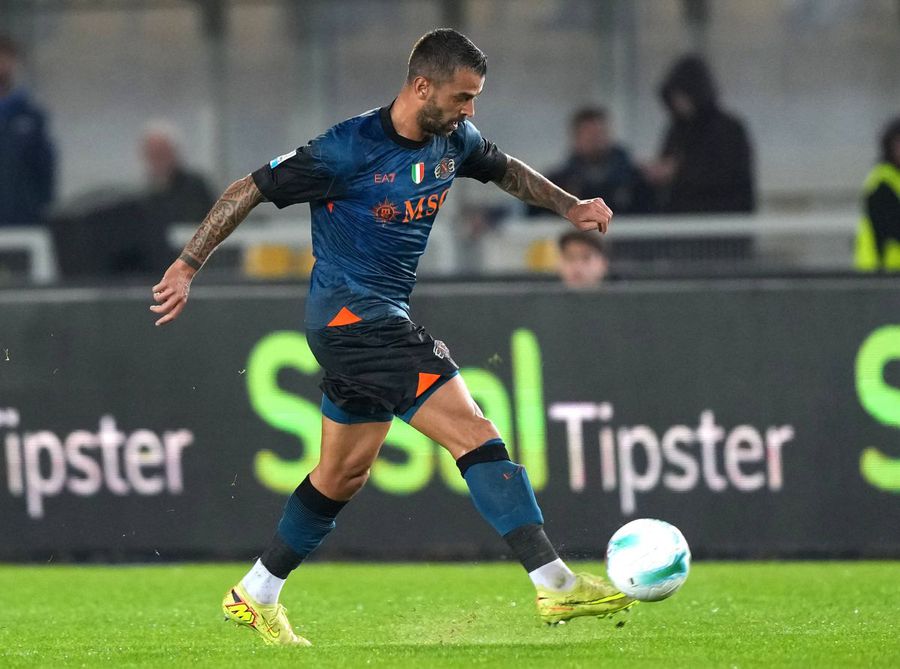 Leonardo Spinazzola (Gomez) și Matteo Politano (Pugsley) au mers împreună cu soțiile lor în calitate de membri ai familiei Addams / Foto: Instagram „Așa te îmbraci de Halloween?!” » Campionii lui Napoli au ales costumații speciale, dar un jucător a atras atenția tuturor