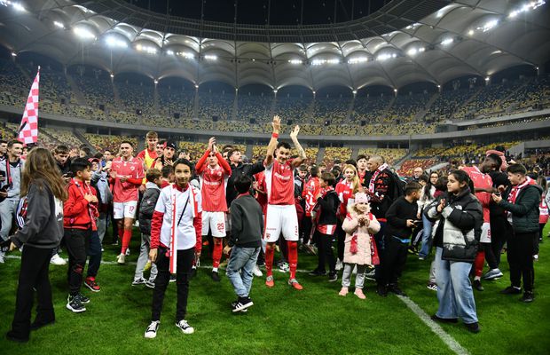 Ce s-a întâmplat pe gazon după thriller-ul Dinamo - CFR Cluj: sute de copii pe teren, dar și obscenități!