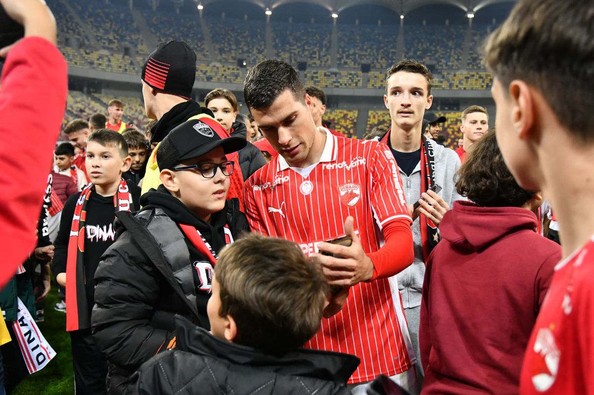 Sărbătoare pe gazon după Dinamo - CFR Cluj