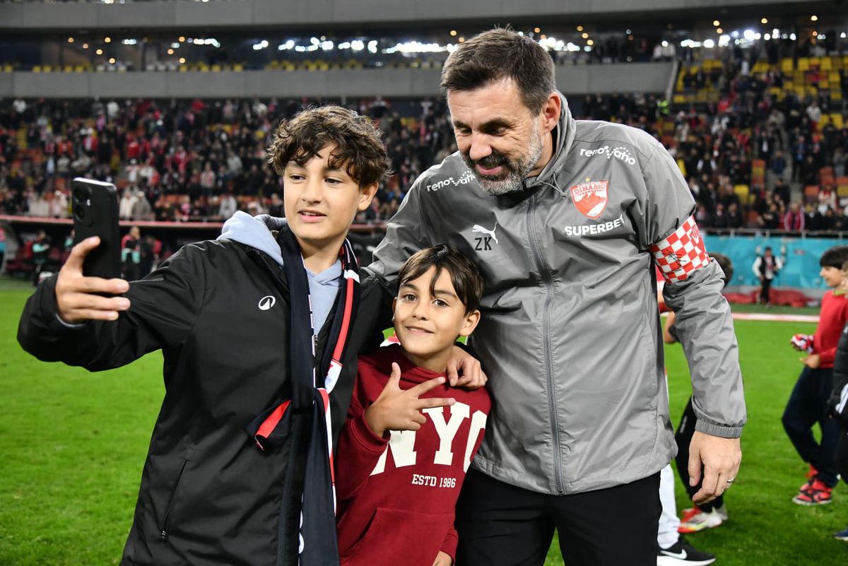 Sărbătoare pe gazon după Dinamo - CFR Cluj