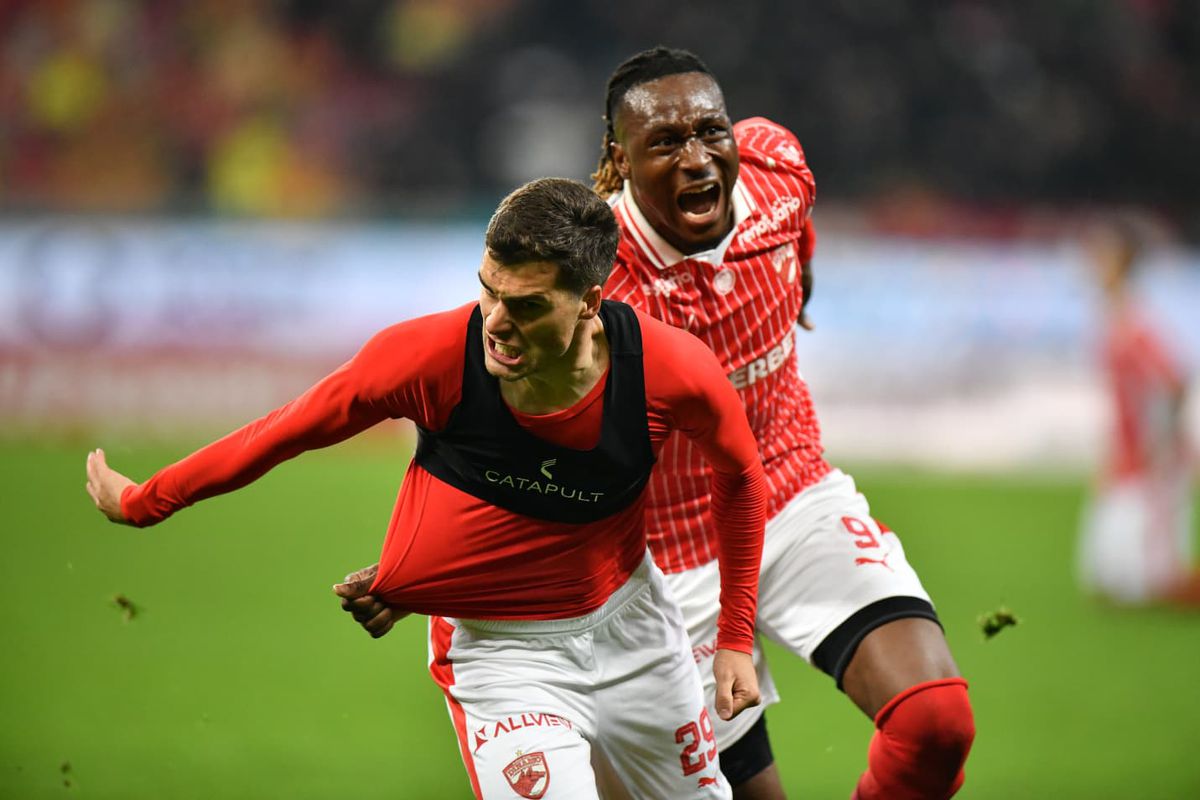 Sărbătoare pe gazon după Dinamo - CFR Cluj