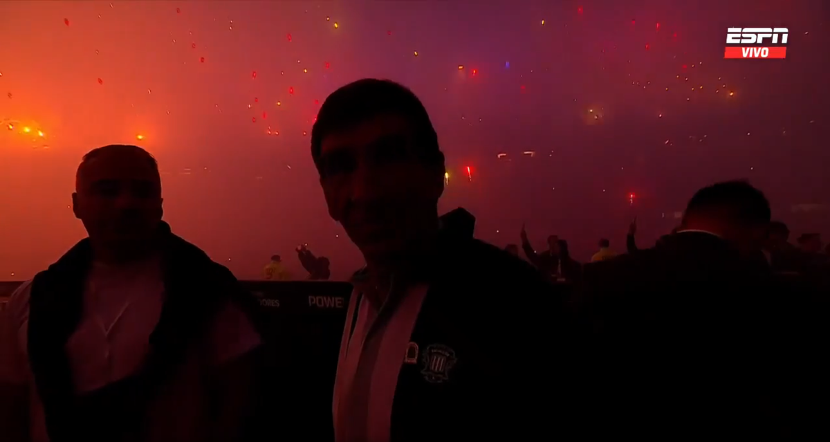 Spectacol în tribune, dramă pe teren » Semifinalele din Copa Libertadores nu au dezamăgit: show electrizant cu sute de torțe și o remontada de neuitat