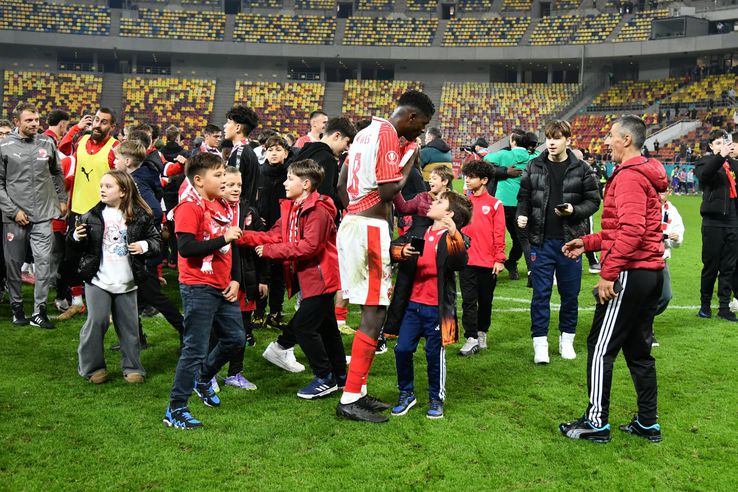 Sărbătoare pe gazon după Dinamo - CFR Cluj / Foto: Cristi Preda (GSP)