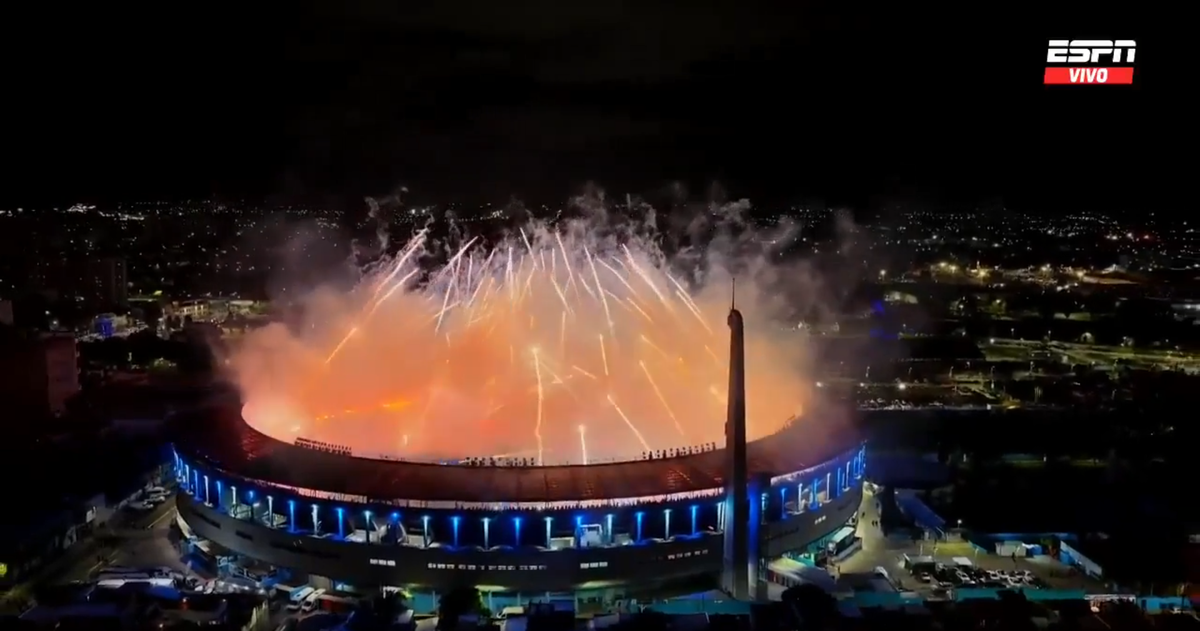 Spectacol în tribune, dramă pe teren » Semifinalele din Copa Libertadores nu au dezamăgit: show electrizant cu sute de torțe și o remontada de neuitat