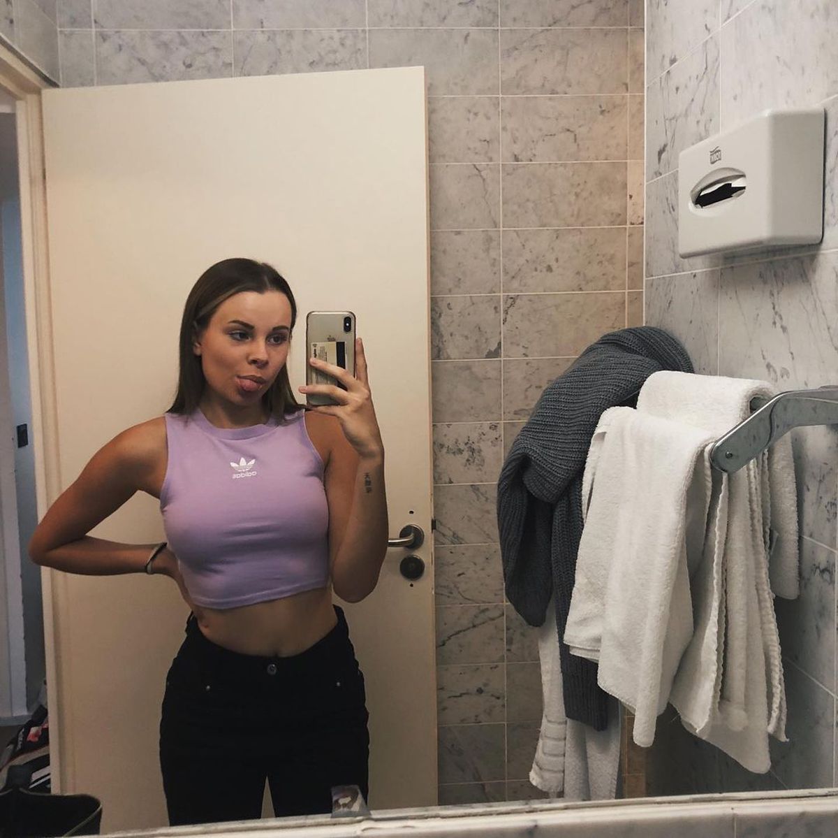 FOTO Jucătoarea de tenis care vinde fotografii nud pentru a strânge bani de Grand Slam