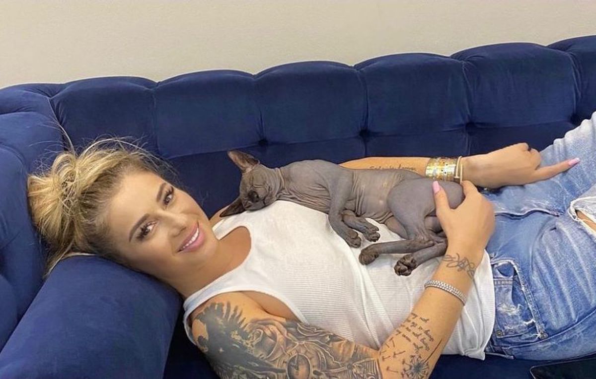 FOTO Anamaria Prodan s-a pozat cu un star din Liga 1, chiar în seara de Revelion: „Cel mai bun! E și frumușel”