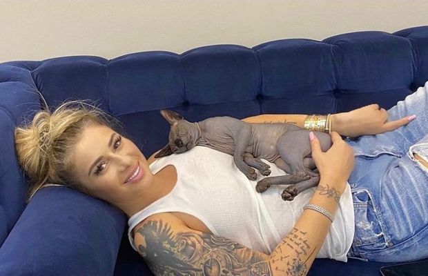 FOTO Anamaria Prodan s-a pozat cu un star din Liga 1, chiar în seara de Revelion: „Cel mai bun! E și frumușel”