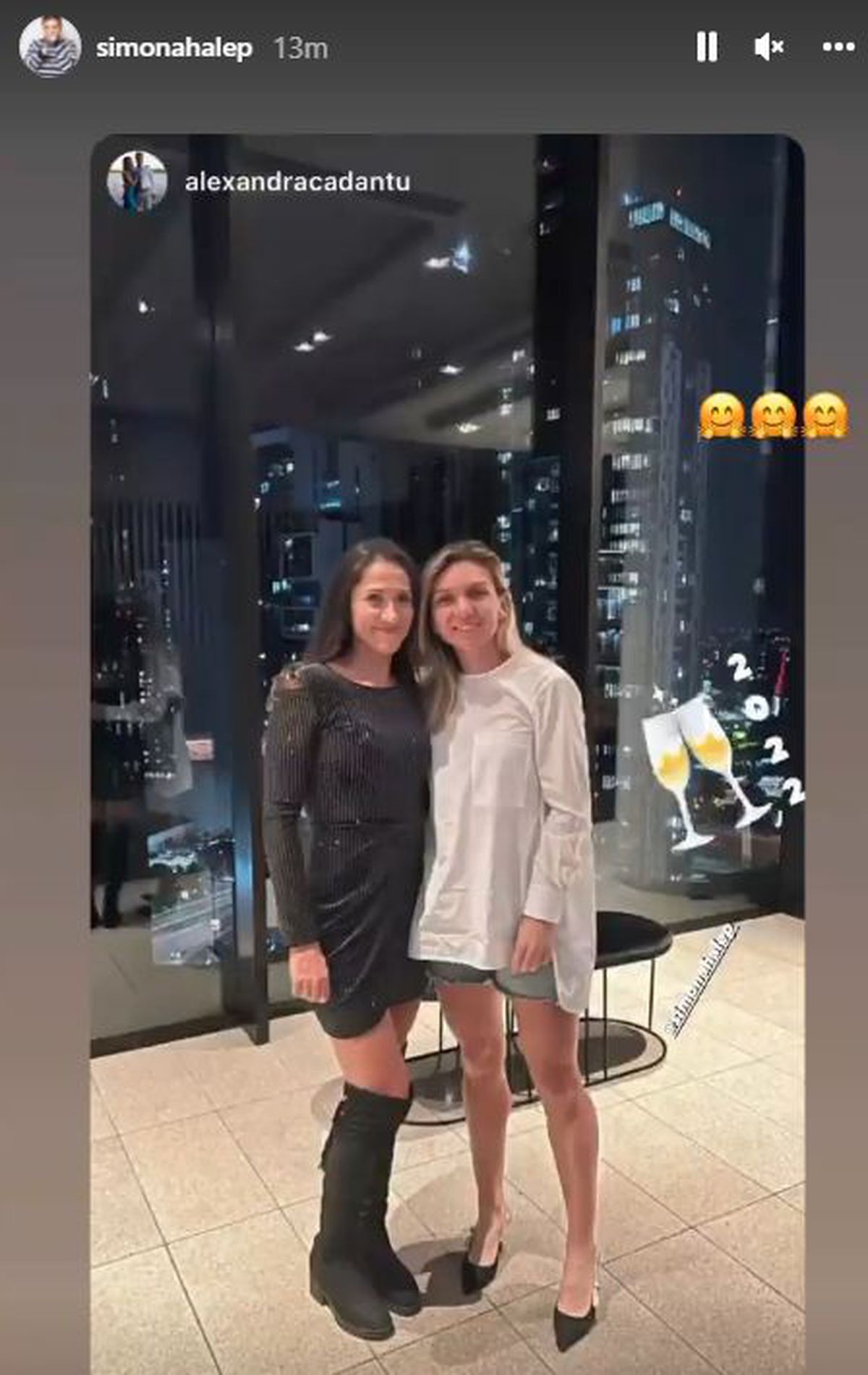 Simona Halep a trecut deja în 2022! Cu ce sportivă din România a petrecut și ce ținută a ales
