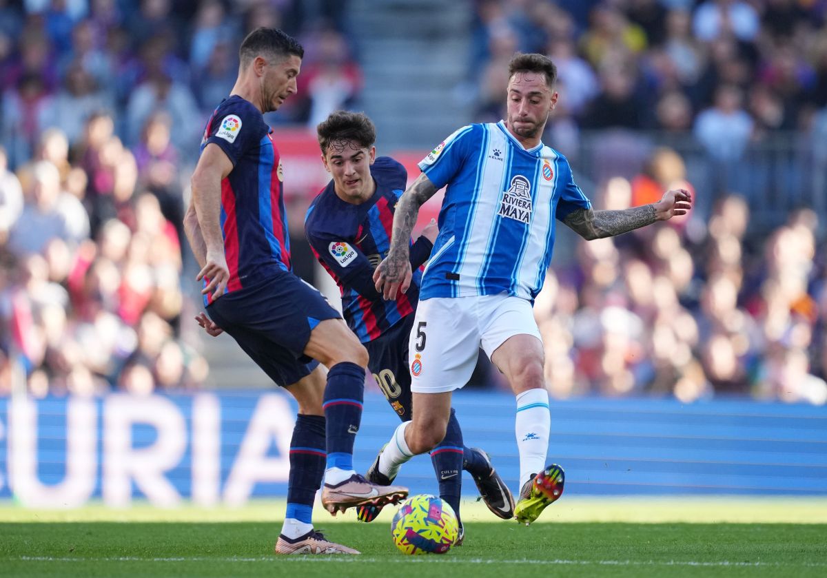 Barcelona se împiedică de Espanyol, dar termină anul pe primul loc! Final cu două roșii și mulți nervi