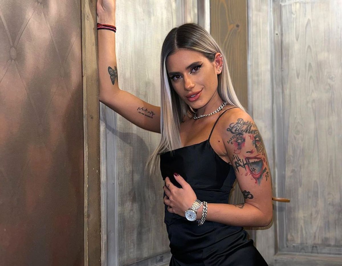 Principala atracție la Universitatea Craiova - Farul » Iubita fotbalistului a întors toate privirile în tribune