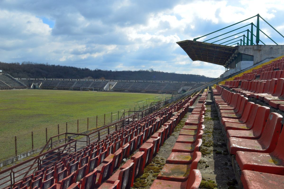 Stadioane uitate ale României