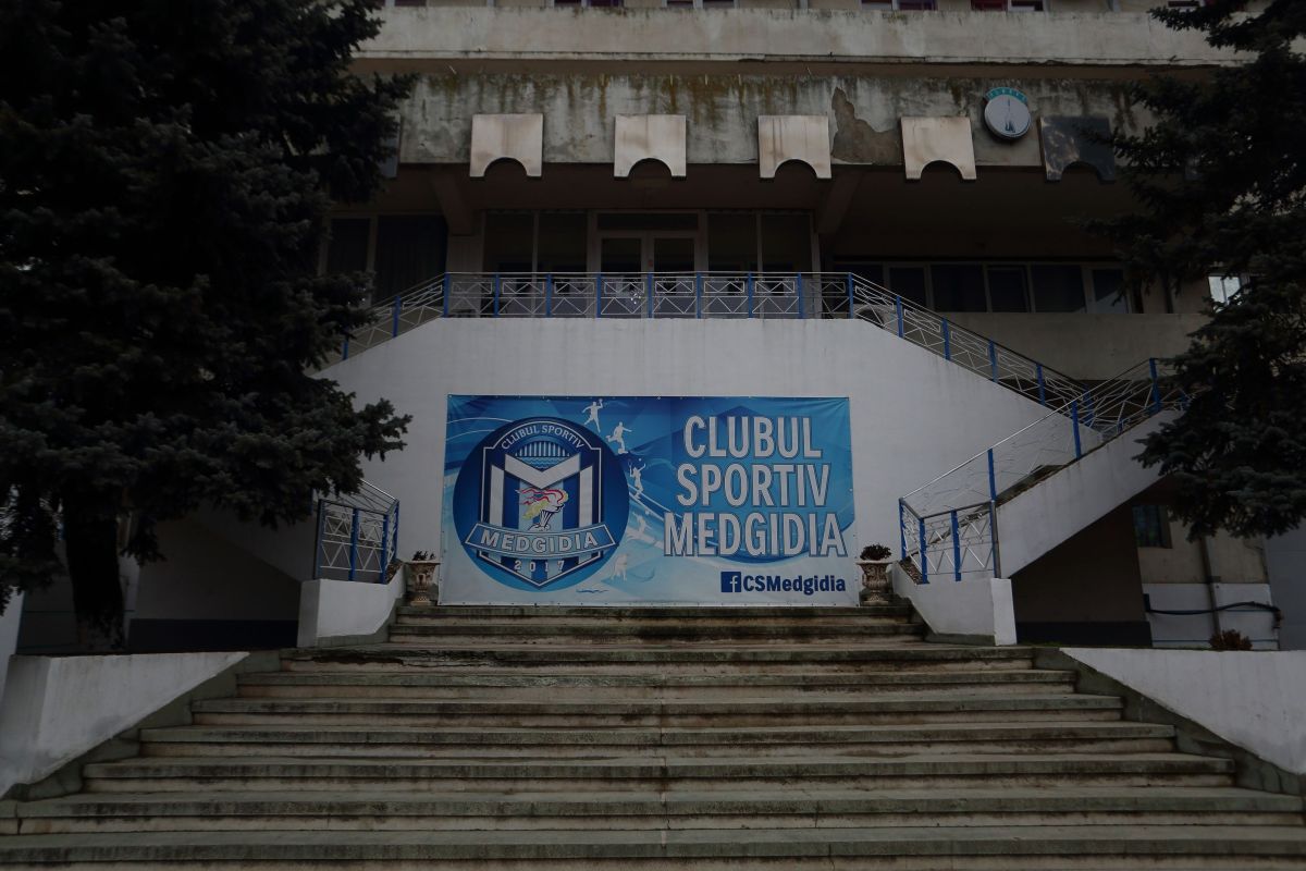 7 stadioane-fantomă din România » De la proiectul megalomanic al lui Ceaușescu, la arene europene transformate în gropi de gunoi