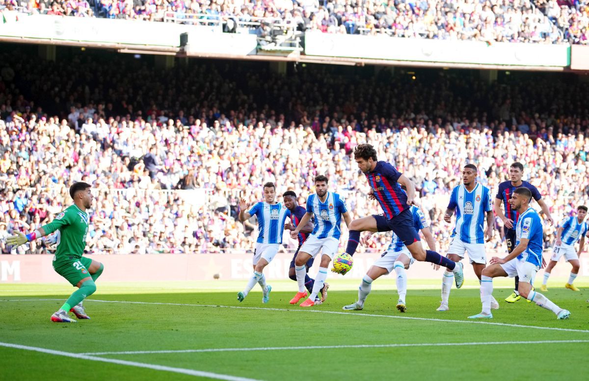 Barcelona se împiedică de Espanyol, dar termină anul pe primul loc! Final cu două roșii și mulți nervi