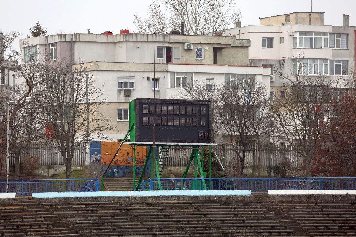 7 stadioane-fantomă din România » De la proiectul megalomanic al lui Ceaușescu, la arene europene transformate în gropi de gunoi