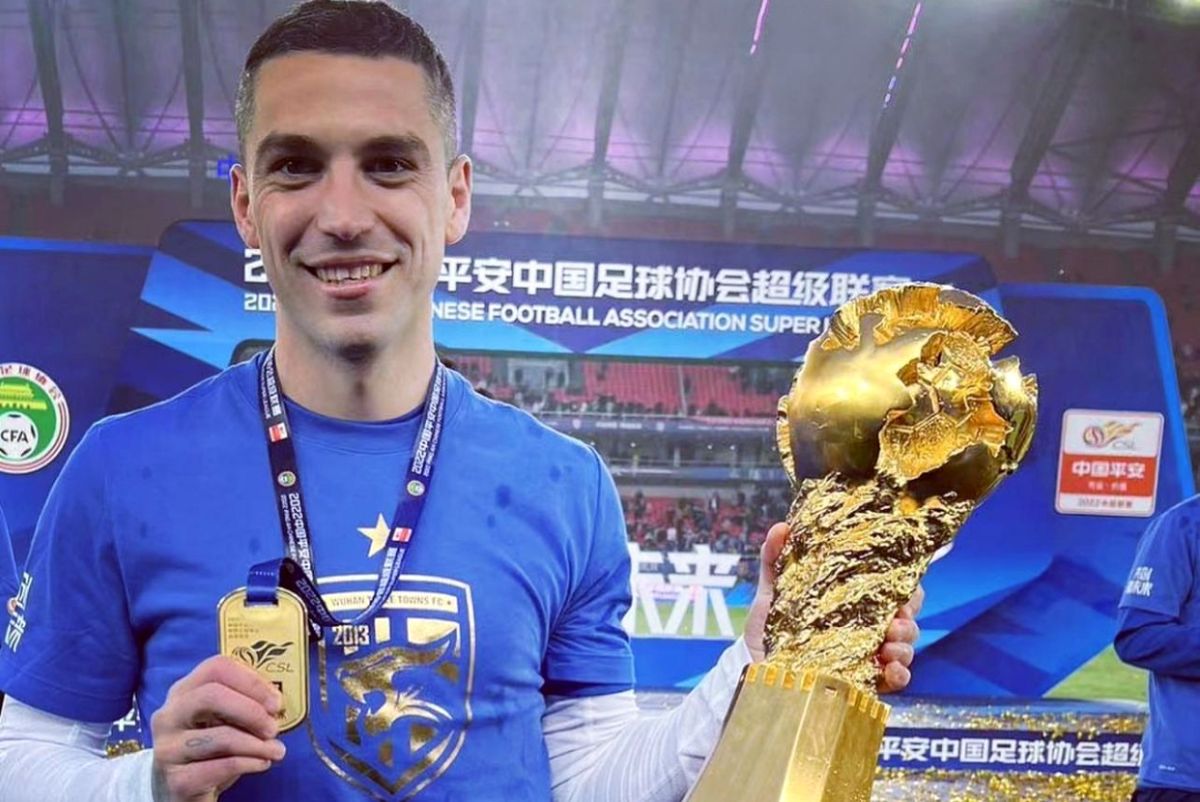 Nicolae Stanciu are China la picoare! Imagini de neprețuit cu sărbătoarea de titlu a lui Wuhan Three Towns