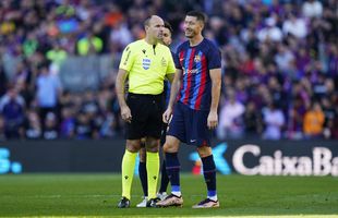 Lahoz a scăpat derby-ul Barcelona - Espanyol de sub control » Publicul de pe Camp Nou nu a înțeles nimic