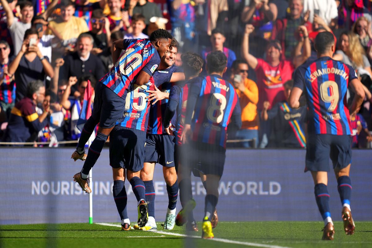 Barcelona se împiedică de Espanyol, dar termină anul pe primul loc! Final cu două roșii și mulți nervi