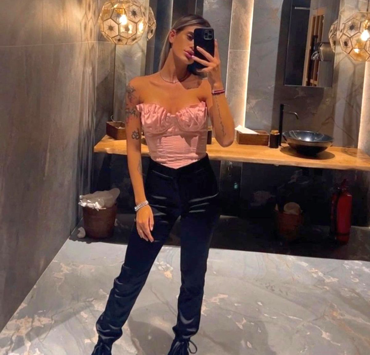 Criticat de Panduru și admonestat de suporteri, fotbalistul din Superligă și-a „oficializat” relația. Femeia care l-a dat peste cap: „E al meu!”