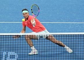 Rafael Nadal s-a întors în circuit după 347 de zile, dar a pierdut la dublu în turul 1 la Brisbane în fața unor tribune pline
