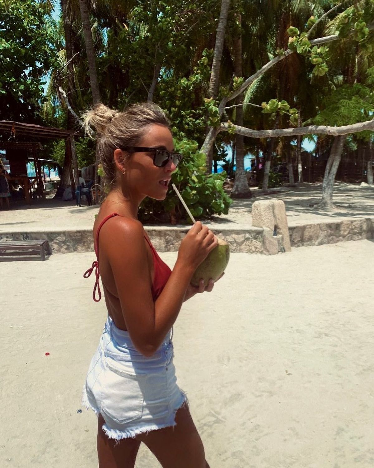 Cu iubita într-o vacanță de vis » Cum uită de probleme vedeta de la Dinamo