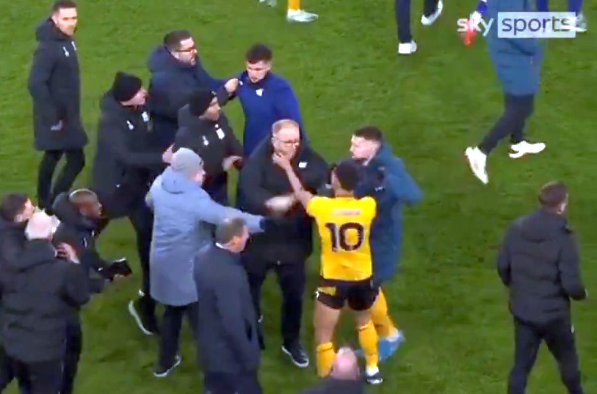 Amendă-mamut pentru vedeta echipei din Premier League, după ce a sărit la oficialul advers: i-a smuls ochelarii de pe față