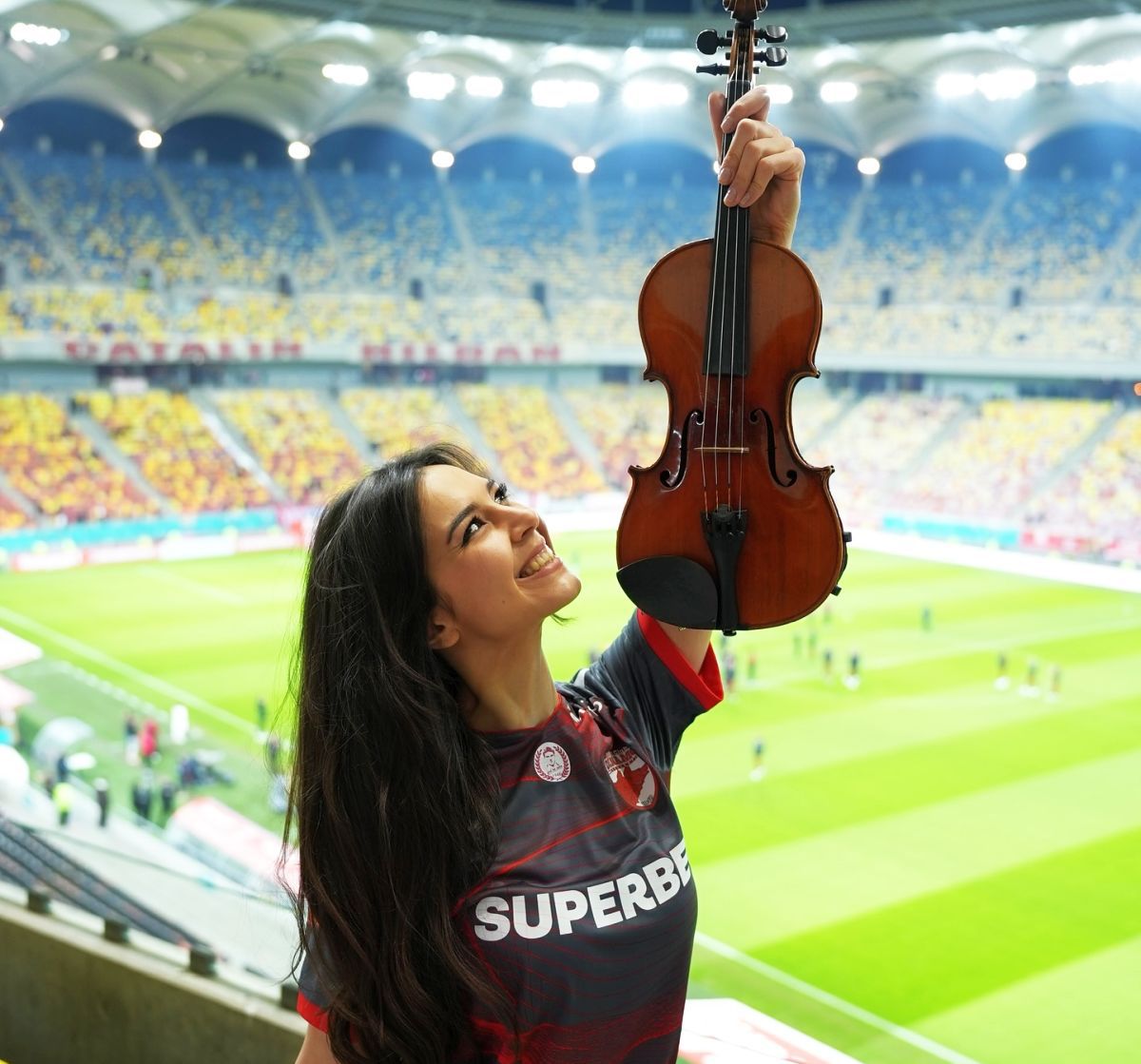 Jana Ceklanovic,  violonista care i-a sedus pe fanii lui Dinamo