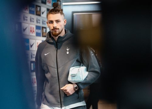 Radu Drăgușin a adunat 1.618 minute în acest sezon, în cele 20 de partide jucate în Premier League, Europa League și Cupa Ligii Angliei / Foto: Tottenham Hotspur