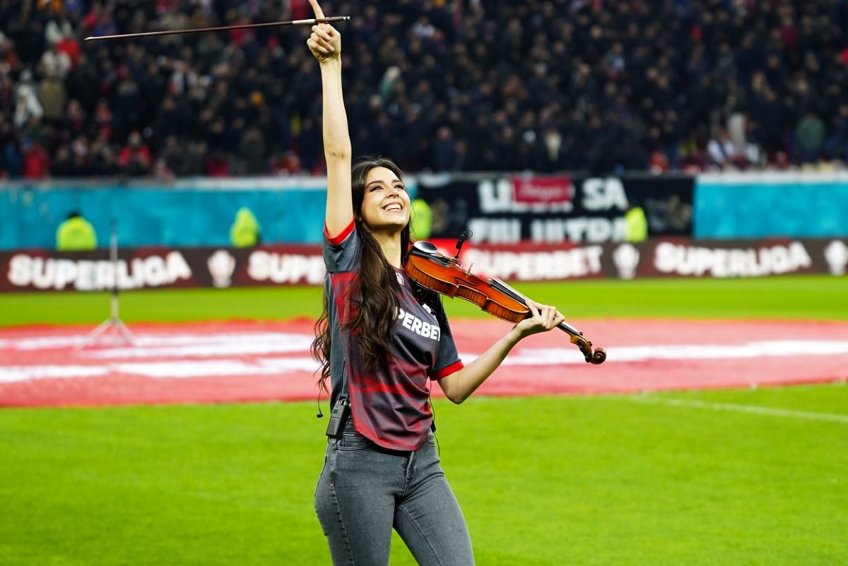 Jana Ceklanovic,  violonista care i-a sedus pe fanii lui Dinamo