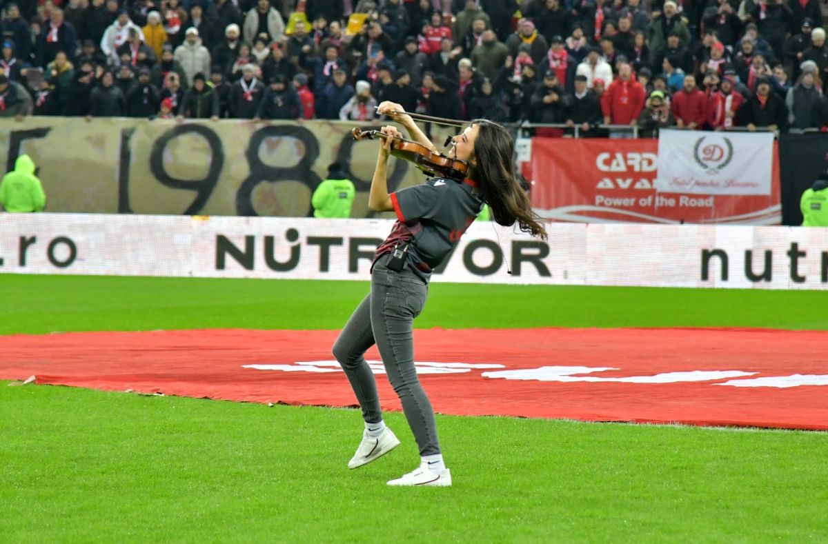I-a sedus pe fanii lui Dinamo și dezvăluie ce a surprins-o la București, în concertul de pe Arenă » Interviu GSP cu violonista Jana Ceklanovic: „România e a doua mea casă!”