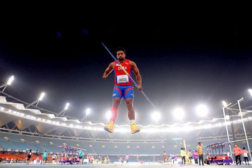 Cubanezul Guillermo Varona a obținut medalia de bronz în proba de aruncare a suliței la Campionatul Mondial de Para Atletism (New Delhi, 2025). Și fotograful Dean Moutharopoulos merită o distincție pentru cadrul surprins, unul din filmele cu supereroi.