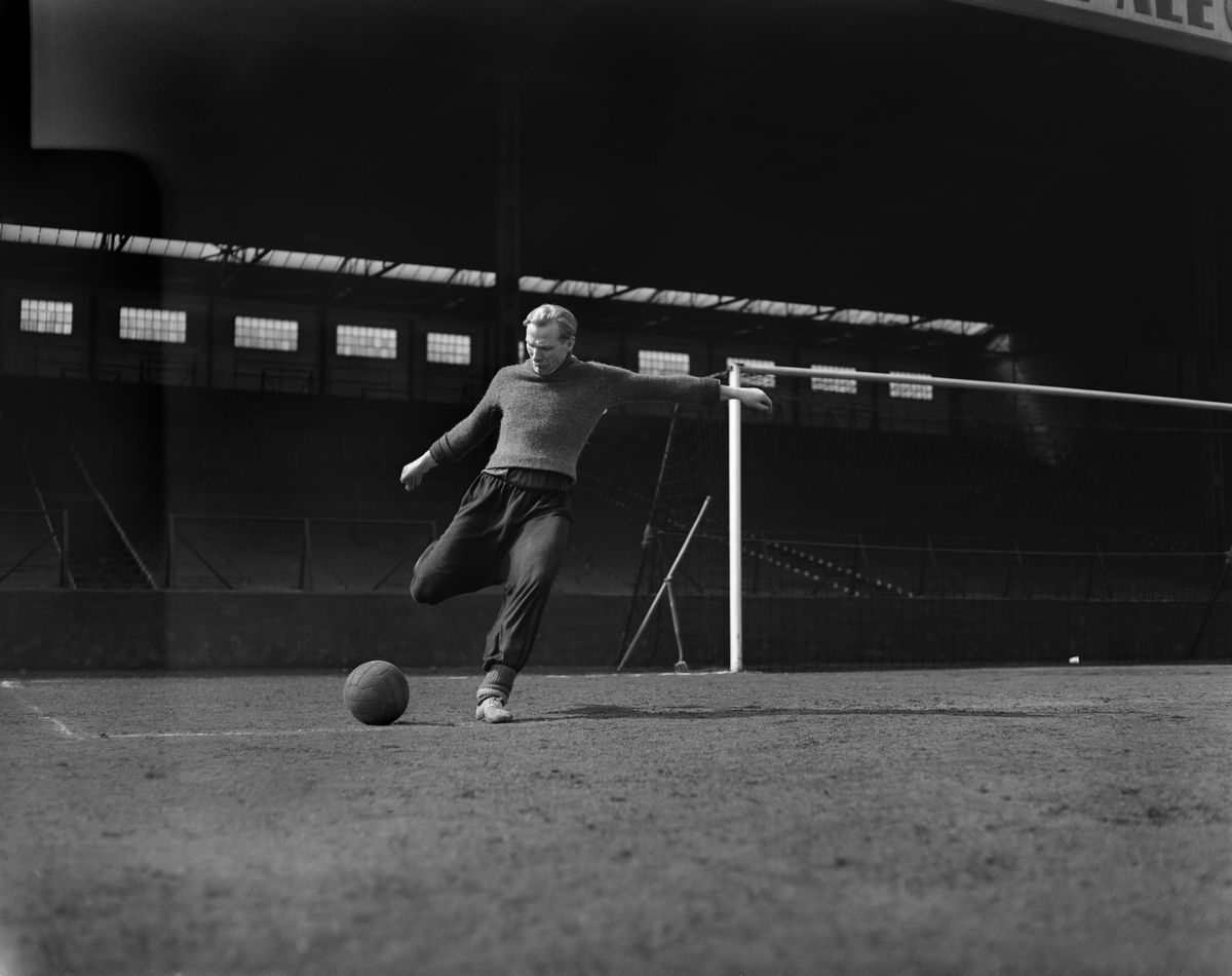 Viață de film: de la prizonier nazist de război, blondul cu ochi albaștri a ajuns erou la un club gigant! » „Sunt cel care a jucat cu gâtul rupt în finală”