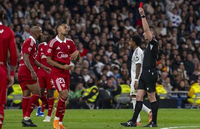 IFAB votează 4 modificări în regulamentul fotbalului! Noutate la analiza VAR + Extinderea regulii de 8 secunde la auturi